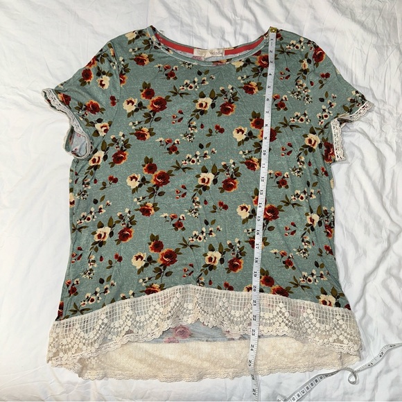 Rewind | Lace Trim Short Sleeve Crewneck Floral Rose Print Blouse - Picture 10 of 11